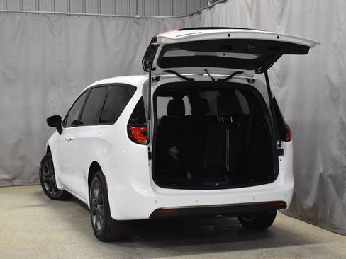 New 2026 Chrysler Pacifica Select image 35