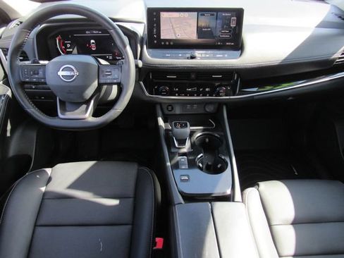 Certified 2025 Nissan Rogue SL FWD image 19