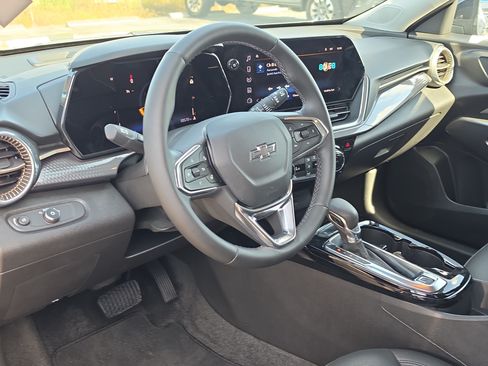 Certified 2025 Chevrolet Trax ACTIV w/ Driver Confidence Package FWD image 14