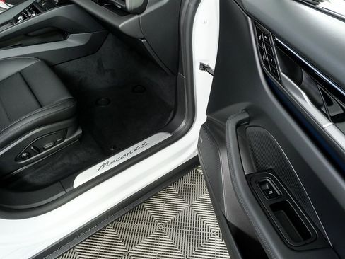 New 2025 Porsche Macan 4S Electric image 27