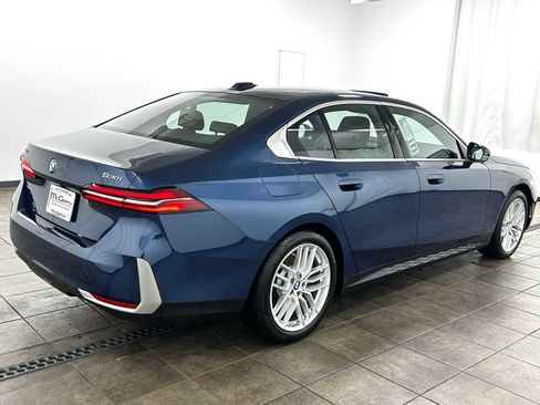 Used 2025 BMW 530i xDrive w/ Premium Package AWD/4WD image 5