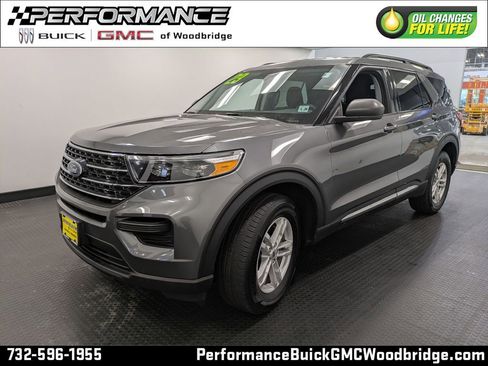 Used 2023 Ford Explorer XLT image 1