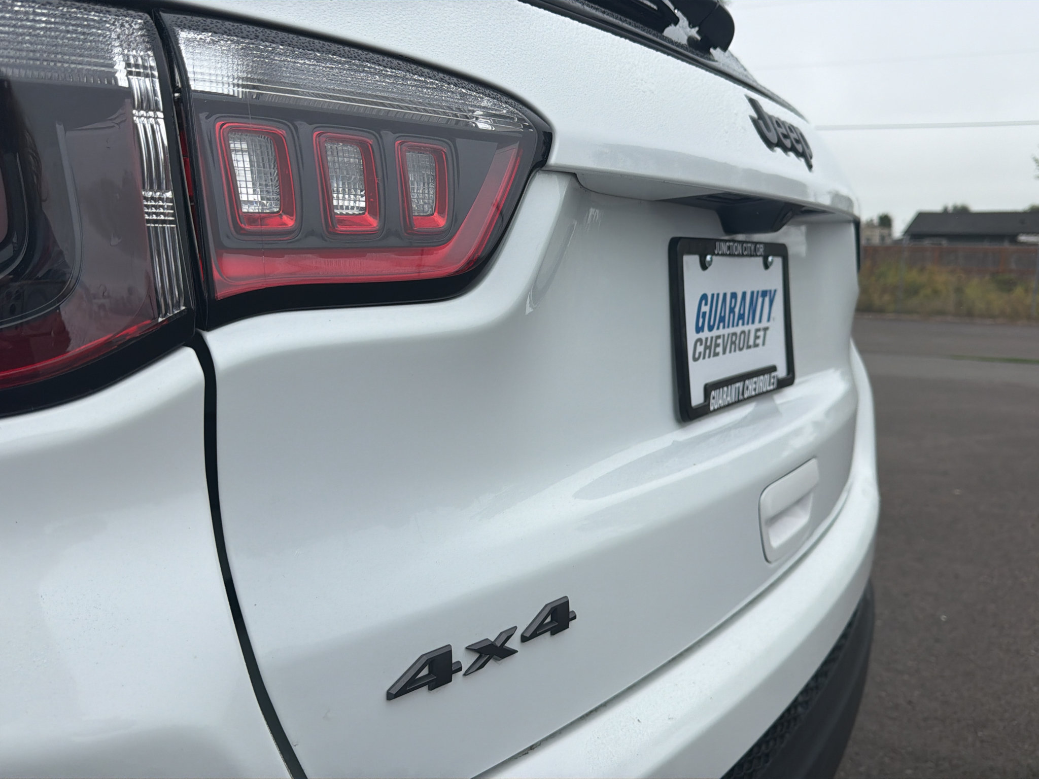Used 2025 Jeep Compass Latitude w/ Convenience Group AWD/4WD image 8