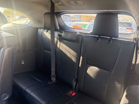 Used 2023 Toyota Highlander XLE image 9