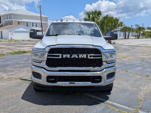 Used 2024 RAM 3500 Tradesman w/ Chrome Appearance Group AWD/4WD image 2
