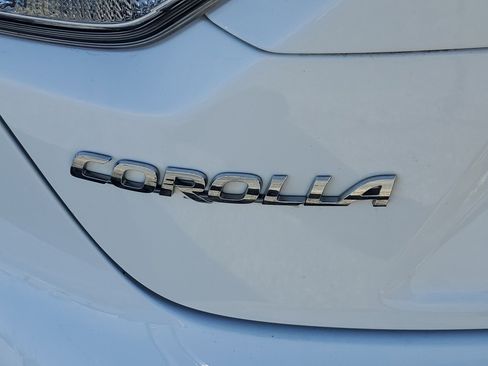 Used 2022 Toyota Corolla LE image 5