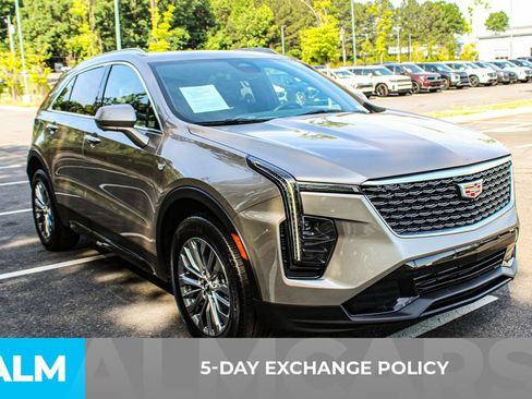 Used 2025 Cadillac XT4 Premium Luxury FWD image 3