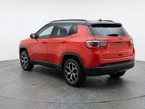 Used 2025 Jeep Compass Limited AWD/4WD image 6