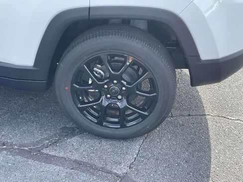 New 2026 Jeep Compass Latitude image 11