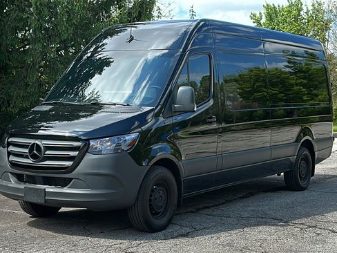 Used 2024 Mercedes-Benz Sprinter 2500 w/ Acoustic Package image 2