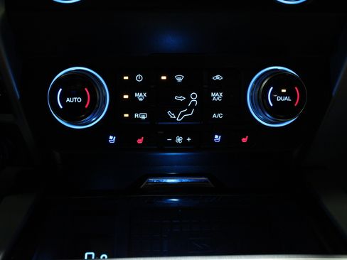 Used 2020 Ford F250 Platinum w/ FX4 Off-Road Package image 28