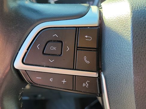 Used 2023 Toyota Highlander LE image 18