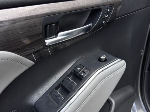 Used 2022 Toyota Highlander Platinum image 13