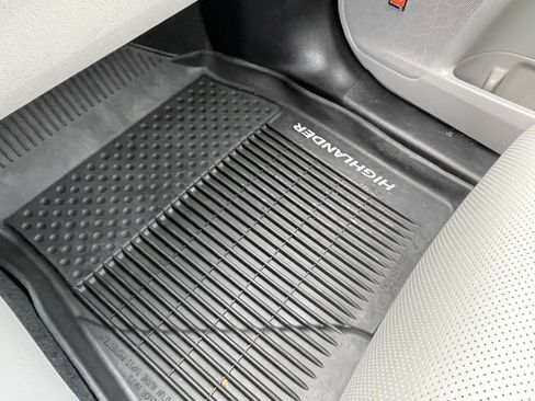 Used 2019 Toyota Highlander Limited image 23