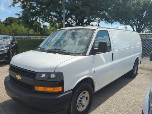 Used 2021 Chevrolet Express 3500 Extended w/ Driver Convenience Package RWD image 2