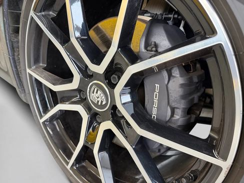 Used 2022 Porsche Taycan image 12