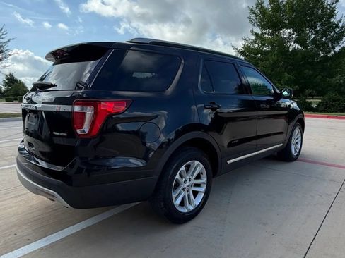 Used 2016 Ford Explorer XLT w/ Equipment Group 202A FWD image 5