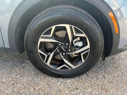 Used 2025 Kia Sportage LX image 28