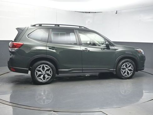 Used 2023 Subaru Forester Premium image 8