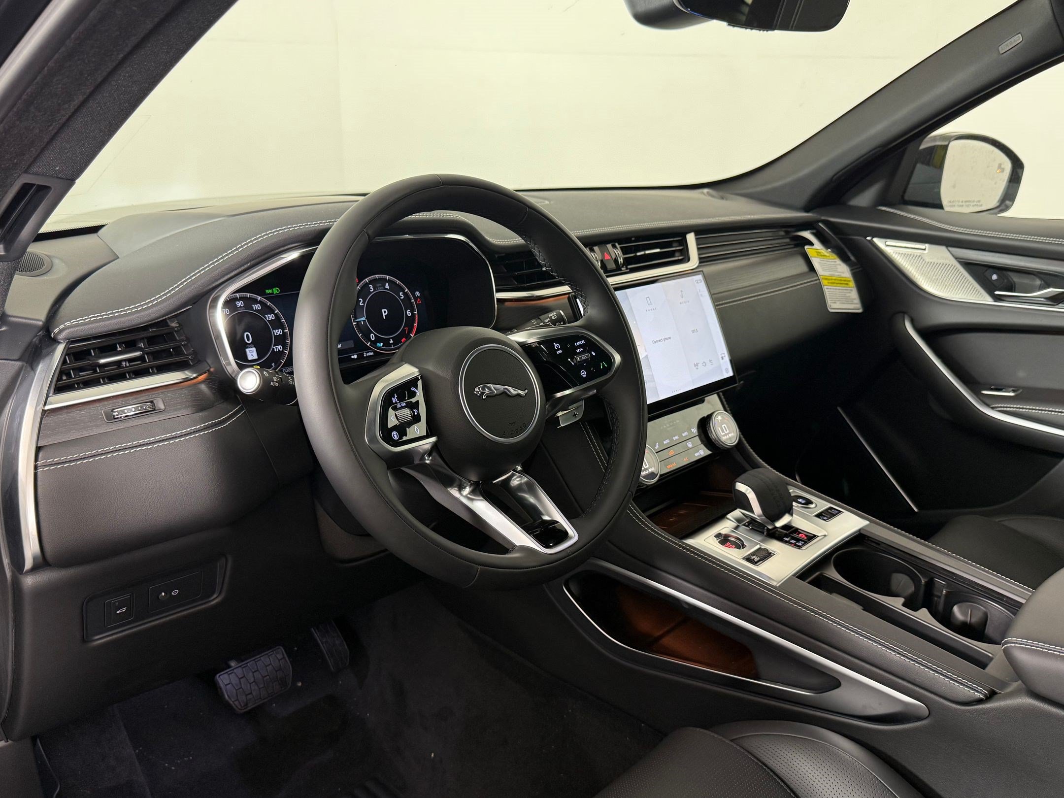 New 2026 Jaguar F-PACE R-Dynamic S AWD/4WD image 4