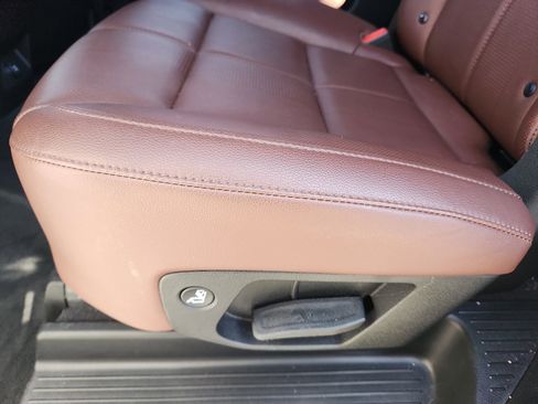Used 2023 Kia Telluride EX w/ EX Captain's Chair Package AWD/4WD image 27