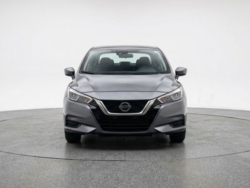 Used 2025 Nissan Versa SV image 2