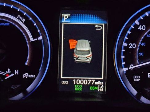 Used 2019 Toyota Highlander XLE image 11