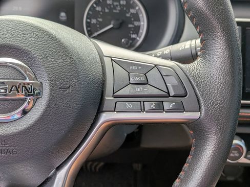 Used 2018 Nissan Kicks SR FWD image 22