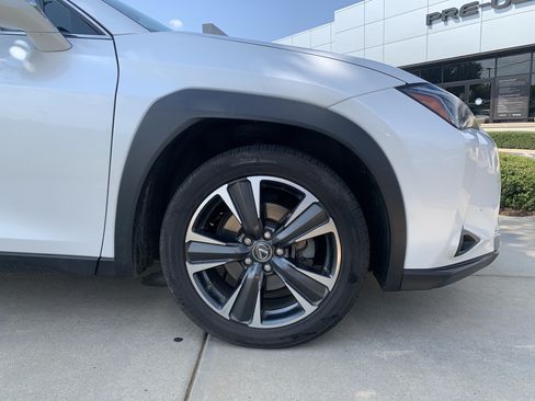 Used 2019 Lexus UX 250h w/ Premium Package AWD/4WD image 13