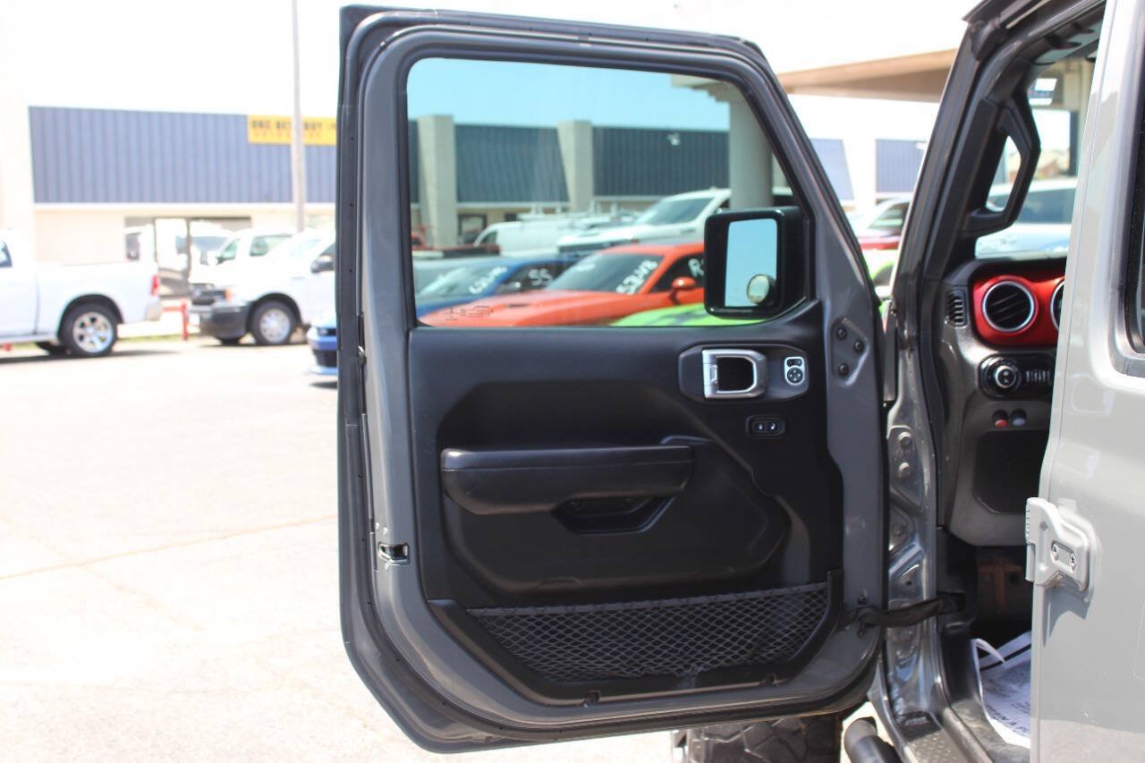 Used 2020 Jeep Gladiator Rubicon w/ LED Lighting Group AWD/4WD image 17