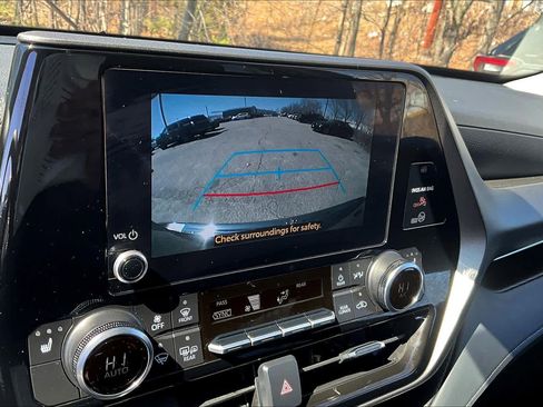 Certified 2025 Toyota Highlander XLE image 28