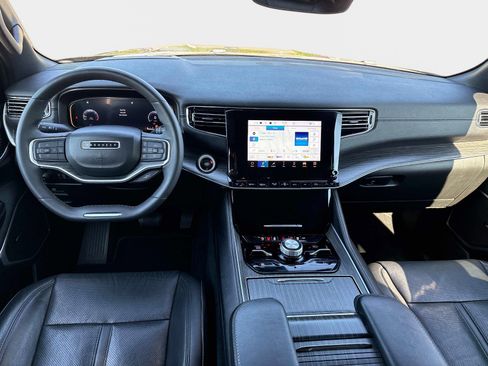 Used 2023 Jeep Wagoneer L Series III w/ Preferred Equipment Group AWD/4WD image 21