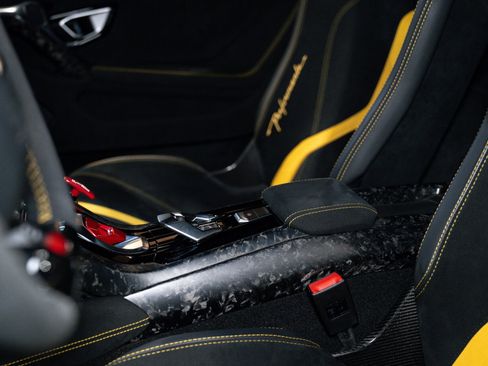Used 2018 Lamborghini Huracan Performante AWD/4WD image 19