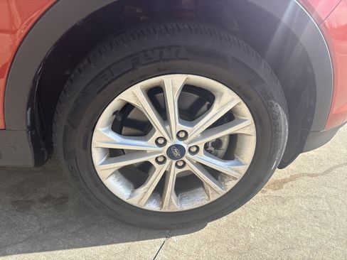 Used 2019 Ford Escape SEL image 12