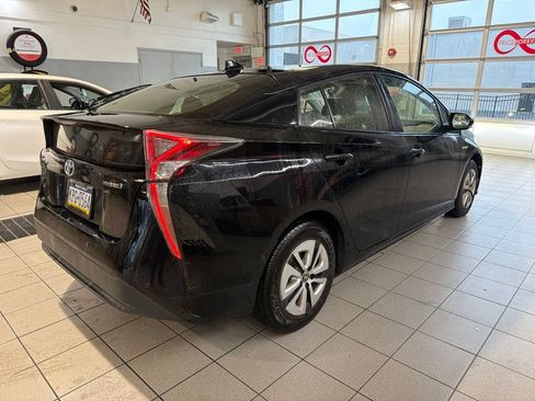 Used 2017 Toyota Prius Three FWD image 5