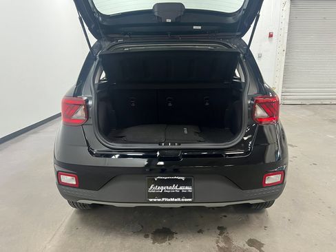 Used 2024 Hyundai Venue SEL FWD image 24