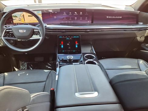 Used 2025 Cadillac Escalade ESV Sport w/ LPO, ONYX Package RWD image 17
