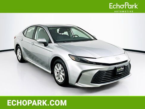 Used 2025 Toyota Camry LE image 1