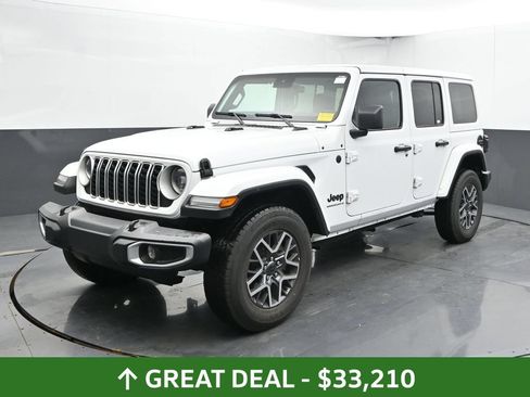 Used 2025 Jeep Wrangler Unlimited Sahara AWD/4WD image 9