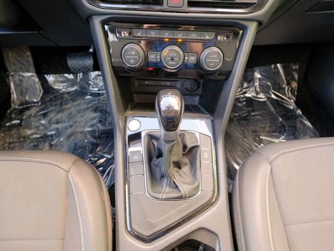 Used 2024 Volkswagen Taos SE image 35