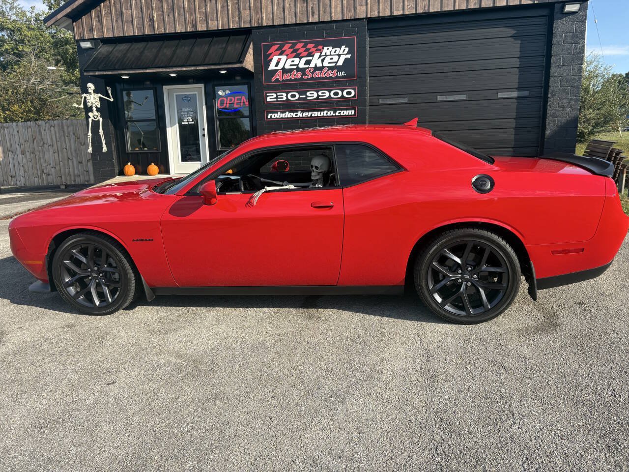 Used 2022 Dodge Challenger R/T w/ Plus Package RWD image 2
