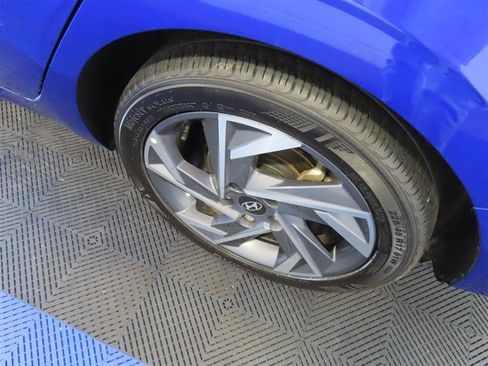 Used 2025 Hyundai Elantra Sport FWD image 7