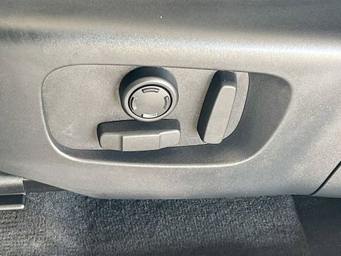 Used 2025 Land Rover Discovery Sport Dynamic SE image 13