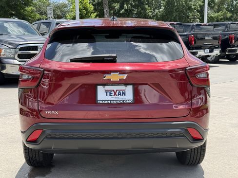 Used 2025 Chevrolet Trax LS FWD image 6