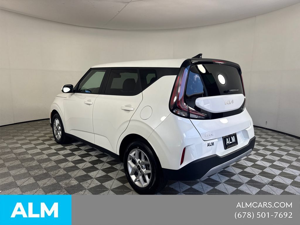 Used 2025 Kia Soul LX w/ LX Technology Package FWD image 8