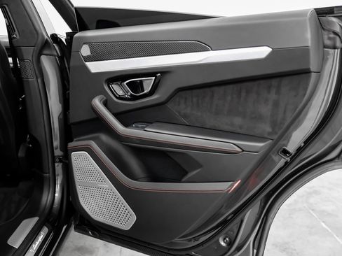 Used 2020 Lamborghini Urus image 57
