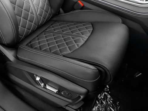Used 2025 Audi SQ7 Premium Plus image 32