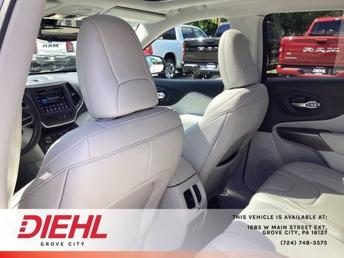 Used 2022 Jeep Cherokee Latitude Lux w/ Sun & Sound Group AWD/4WD image 16