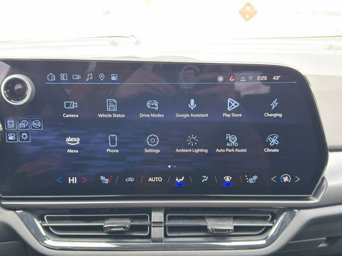 Used 2024 Chevrolet Equinox EV RS FWD image 22