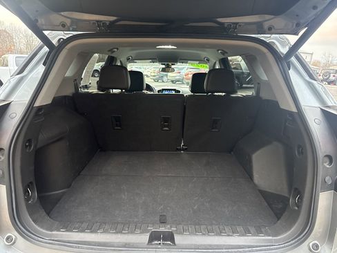 Used 2024 GMC Terrain SLT image 32